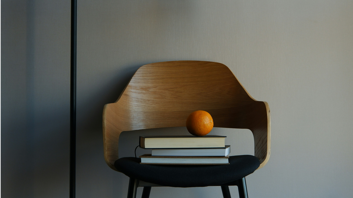 Why Wood and Neutral Tones Still Dominate Interior Trends